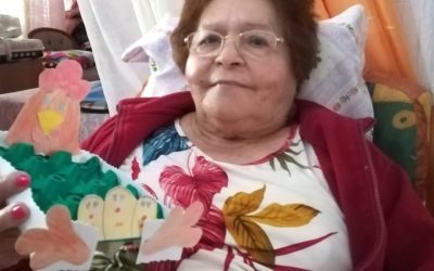 Dª Panchita orgullosa de su manualidad