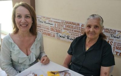 Doña Carmen y Paula de merienda